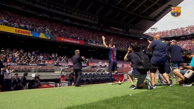 Lewandowski's first touches wearing the number 9 Barça jersey